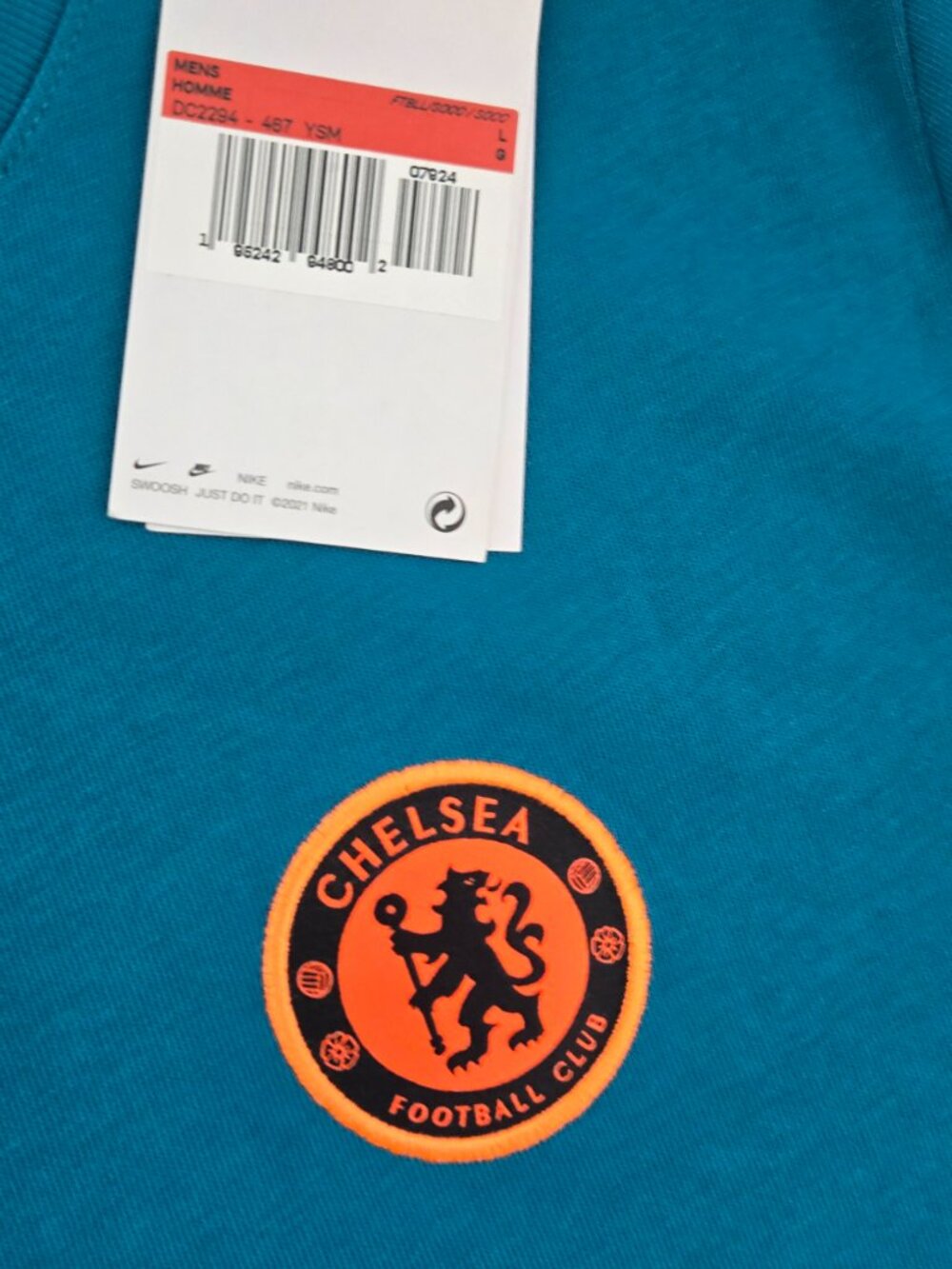 Nike Chelsea FC Club Crest Tee – NWT – Size Large - Picture 4 of 9
